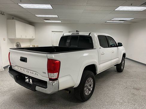 Used 2016 Toyota Tacoma SR5 w/ SR5 Appearance Package (SN) image 5