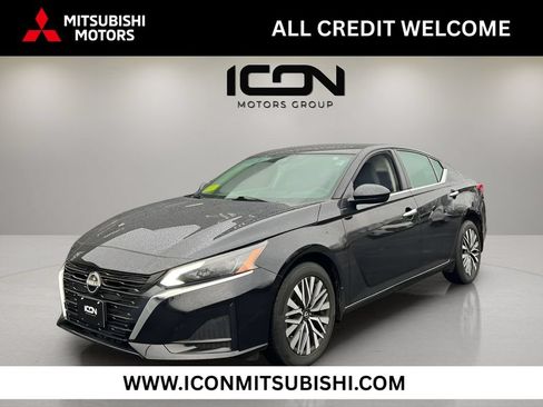 Used 2024 Nissan Altima 2.5 SV AWD/4WD image 1