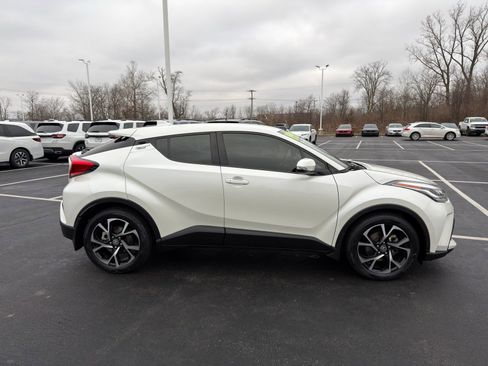 Used 2021 Toyota C-HR XLE image 7