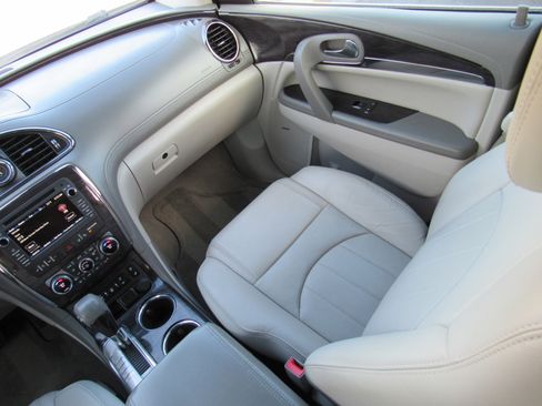 Used 2017 Buick Enclave Premium image 37