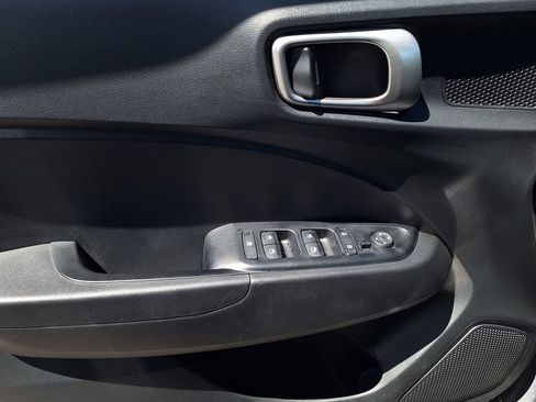 Certified 2024 Hyundai Venue SEL FWD image 9