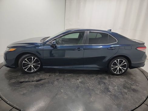 Used 2019 Toyota Camry SE image 4