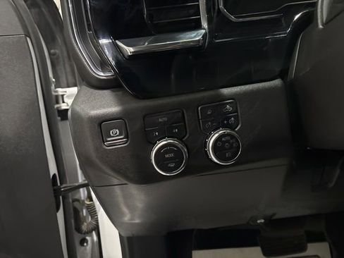Used 2025 GMC Sierra 1500 SLT AWD/4WD image 17