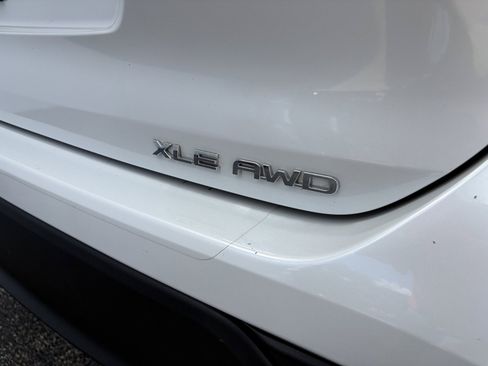 Used 2022 Toyota Highlander XLE AWD/4WD image 38