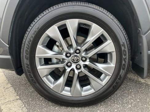 Used 2024 Toyota RAV4 XLE Premium image 31