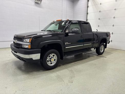 Used 2004 Chevrolet Silverado 2500 LS w/ Heavy-Duty Power Package AWD/4WD image 9
