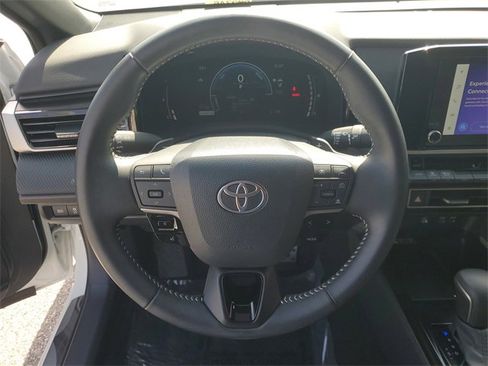 Used 2025 Toyota Camry SE w/ Convenience Package image 21