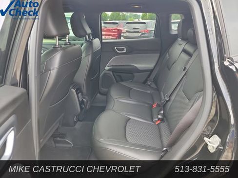 Used 2025 Jeep Compass Latitude AWD/4WD image 21