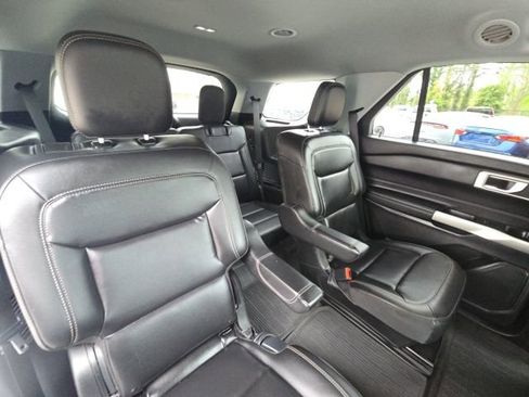 Used 2022 Ford Explorer XLT w/ Equipment Group 202A image 16