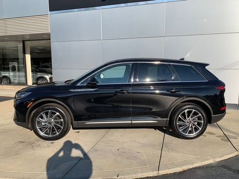 Used 2024 Lincoln Corsair AWD w/ Equipment Group 101A image 2