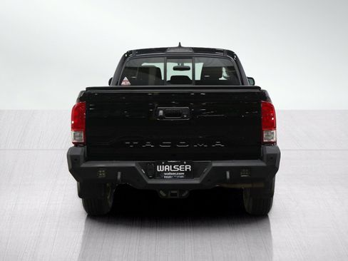 Used 2017 Toyota Tacoma SR5 w/ Tow Package AWD/4WD image 6