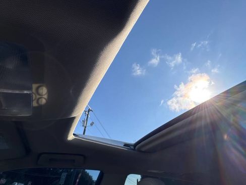 Used 2017 Toyota Highlander SE image 12