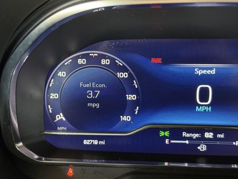 Used 2023 Chevrolet Suburban Premier image 10