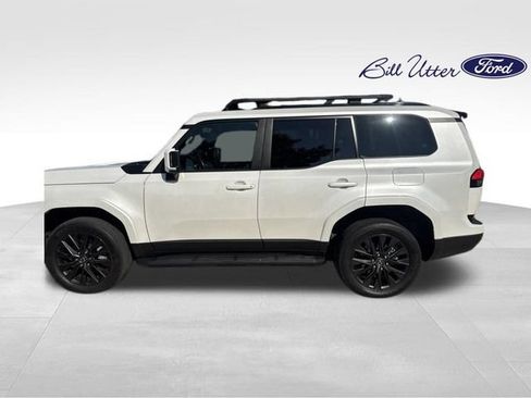 Used 2024 Lexus GX 550 w/ Accessory Package (31) AWD/4WD image 9