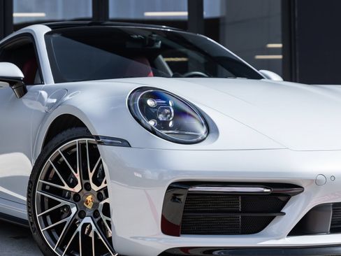 Certified 2023 Porsche 911 Carrera 4 AWD/4WD image 22