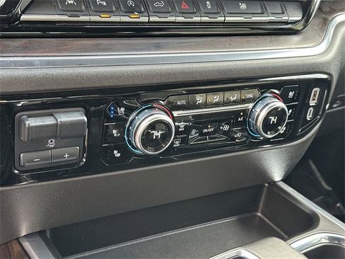 Used 2024 GMC Sierra 1500 SLT w/ SLT Premium Plus Package image 39