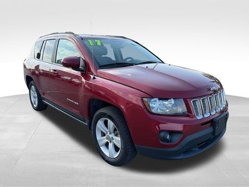 Used 2017 Jeep Compass Latitude image 1