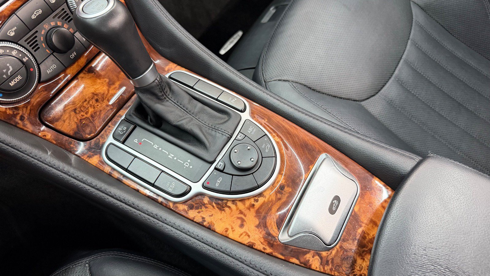 Used 2011 Mercedes-Benz SL 550 image 41