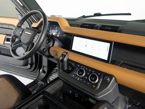 Used 2024 Land Rover Defender 90 X-Dynamic SE AWD/4WD image 31