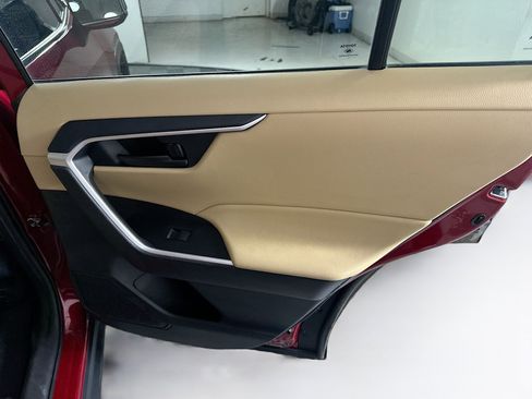 Used 2021 Toyota RAV4 LE image 28