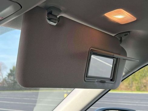 Used 2024 Toyota Highlander XLE image 11