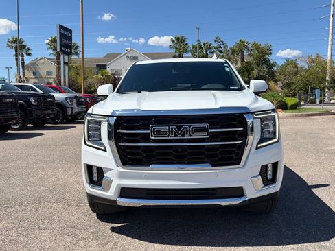 Used 2024 GMC Yukon SLT w/ SLT Premium Package AWD/4WD image 2