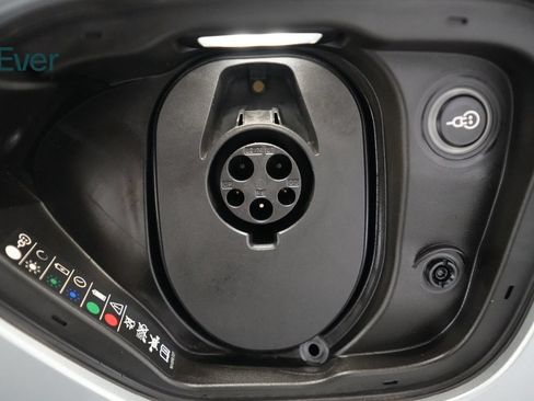 Used 2022 Porsche Taycan RWD image 29