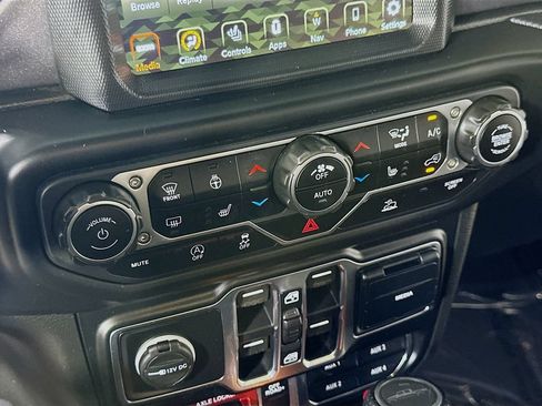 Used 2021 Jeep Gladiator Mojave AWD/4WD image 26
