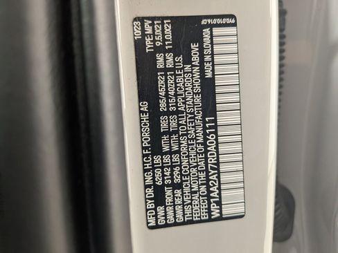 Certified 2024 Porsche Cayenne AWD/4WD image 28