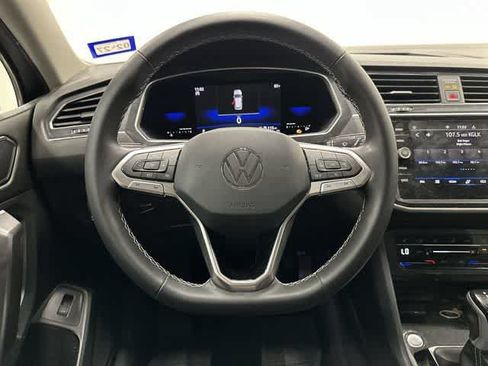 Used 2022 Volkswagen Tiguan SE FWD image 14