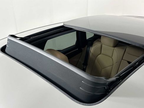 Certified 2025 Porsche Macan image 22