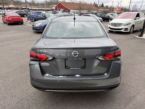 Used 2022 Nissan Versa S FWD image 9