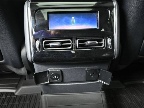Used 2025 Lincoln Aviator Reserve w/ Equipment Group 201A AWD/4WD image 17