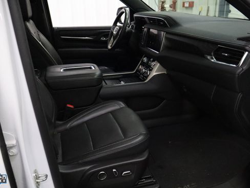 Used 2024 GMC Yukon XL Denali image 30