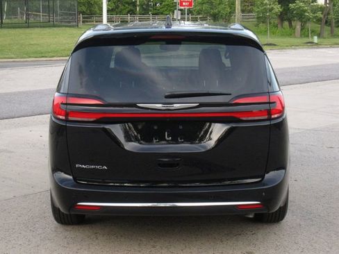 Used 2025 Chrysler Pacifica Select FWD image 14
