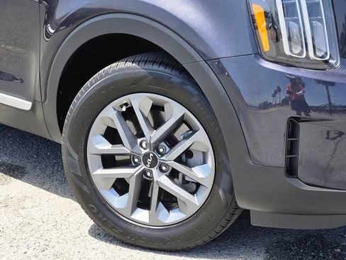 Used 2025 Kia Telluride LX FWD image 5