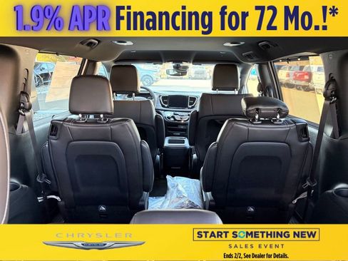 New 2026 Chrysler Pacifica Select image 11