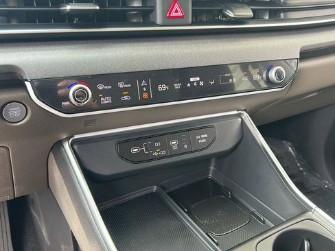 New 2026 Kia Carnival EX image 23