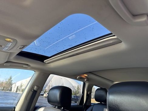 Used 2019 Nissan Pathfinder Platinum image 17