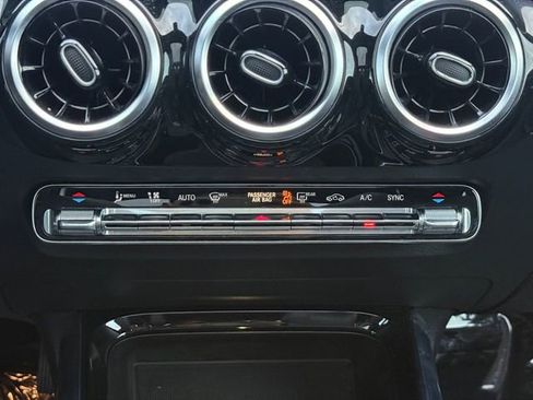 Used 2021 Mercedes-Benz GLA 250 image 4