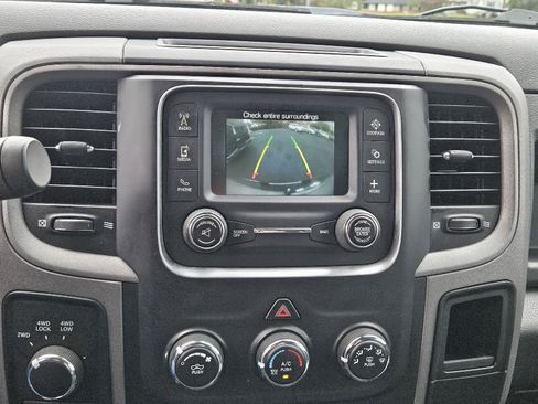 Used 2015 RAM 2500 Tradesman w/ Chrome Appearance Group AWD/4WD image 11