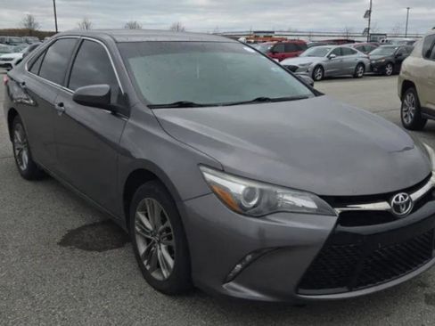 Used 2017 Toyota Camry SE image 4
