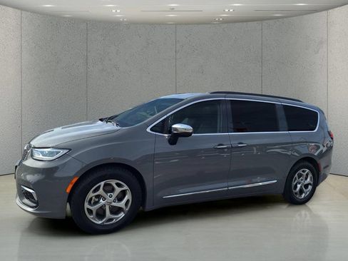Used 2023 Chrysler Pacifica Limited FWD image 1