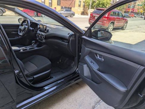Used 2024 Nissan Sentra SV w/ SV Premium Package image 10