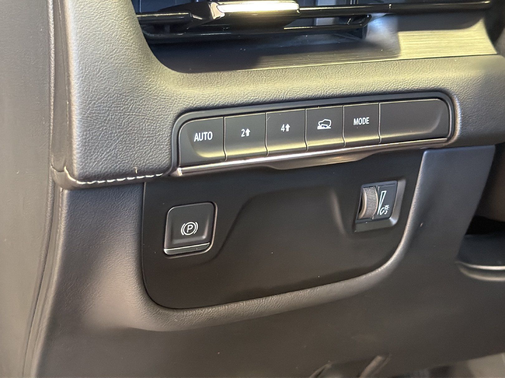 Certified 2023 Cadillac Escalade ESV Premium Luxury w/ LPO, Illumination Package AWD/4WD image 19