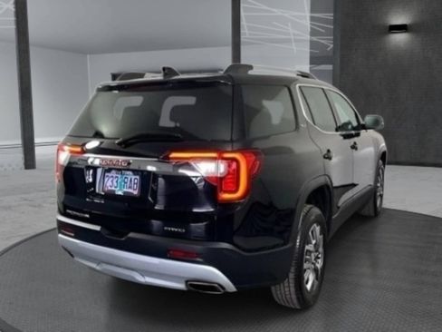 Used 2023 GMC Acadia SLT AWD/4WD image 3