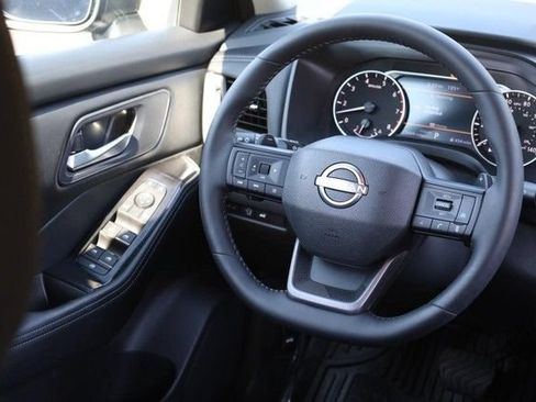 Certified 2026 Nissan Rogue SV FWD image 23