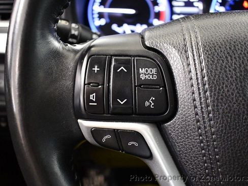 Used 2017 Toyota Highlander XLE AWD/4WD image 35