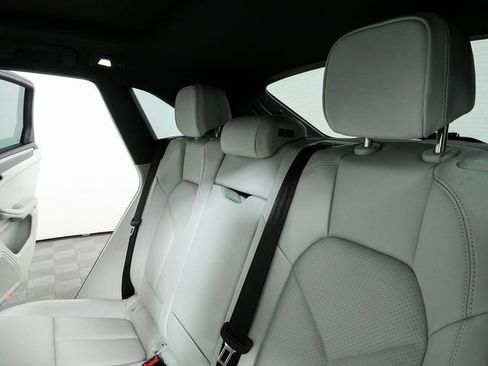 Certified 2024 Porsche Macan image 23