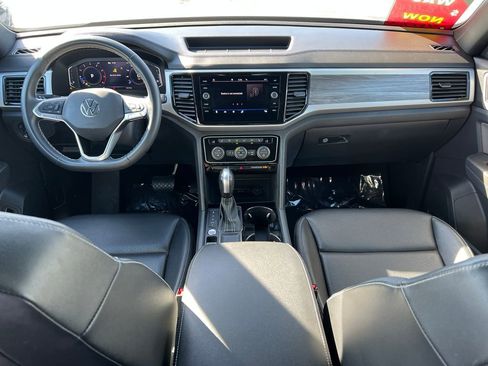 Used 2022 Volkswagen Atlas Cross Sport SE image 32